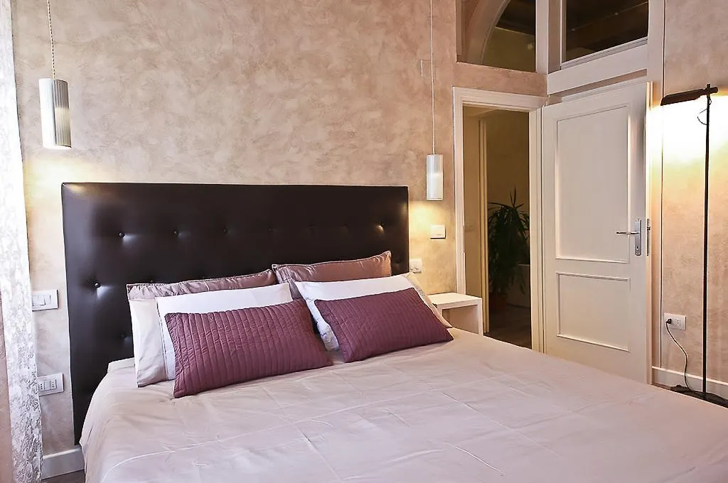 Apartments Florence - Giglio Santa Trinita 0*,